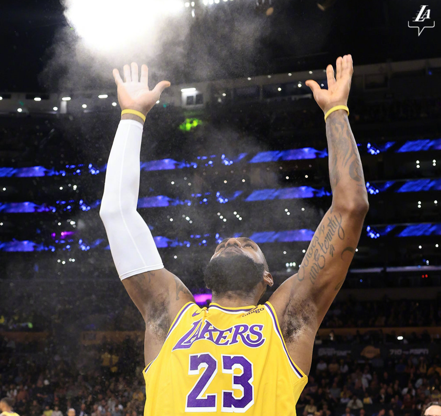 逆转之夜！湖人最后时刻连续得分取胜，如此电脑只是联系.爱游戏最新版本